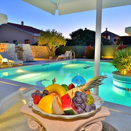 Villa Dalmatina Zadar Mit Pool מראה חיצוני תמונה