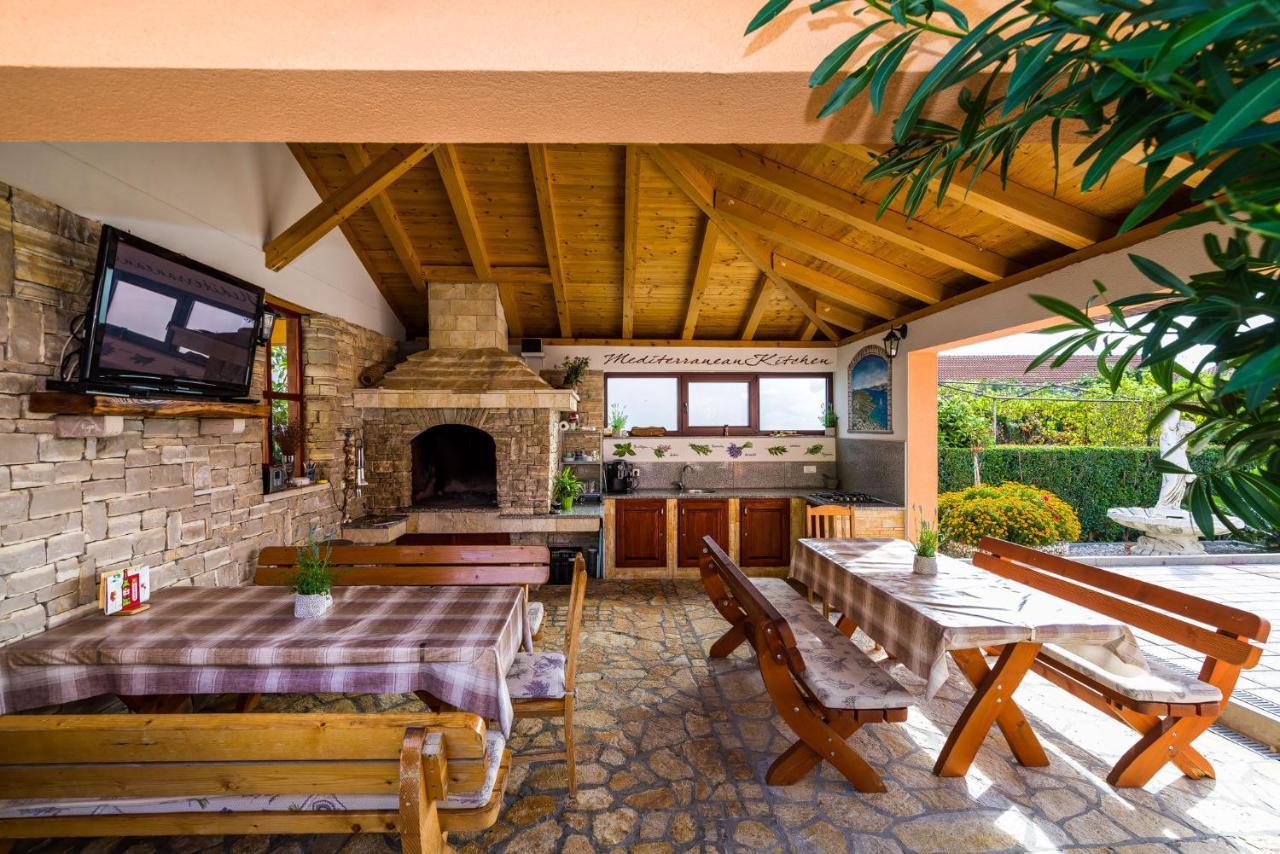Villa Dalmatina Zadar Mit Pool מראה חיצוני תמונה