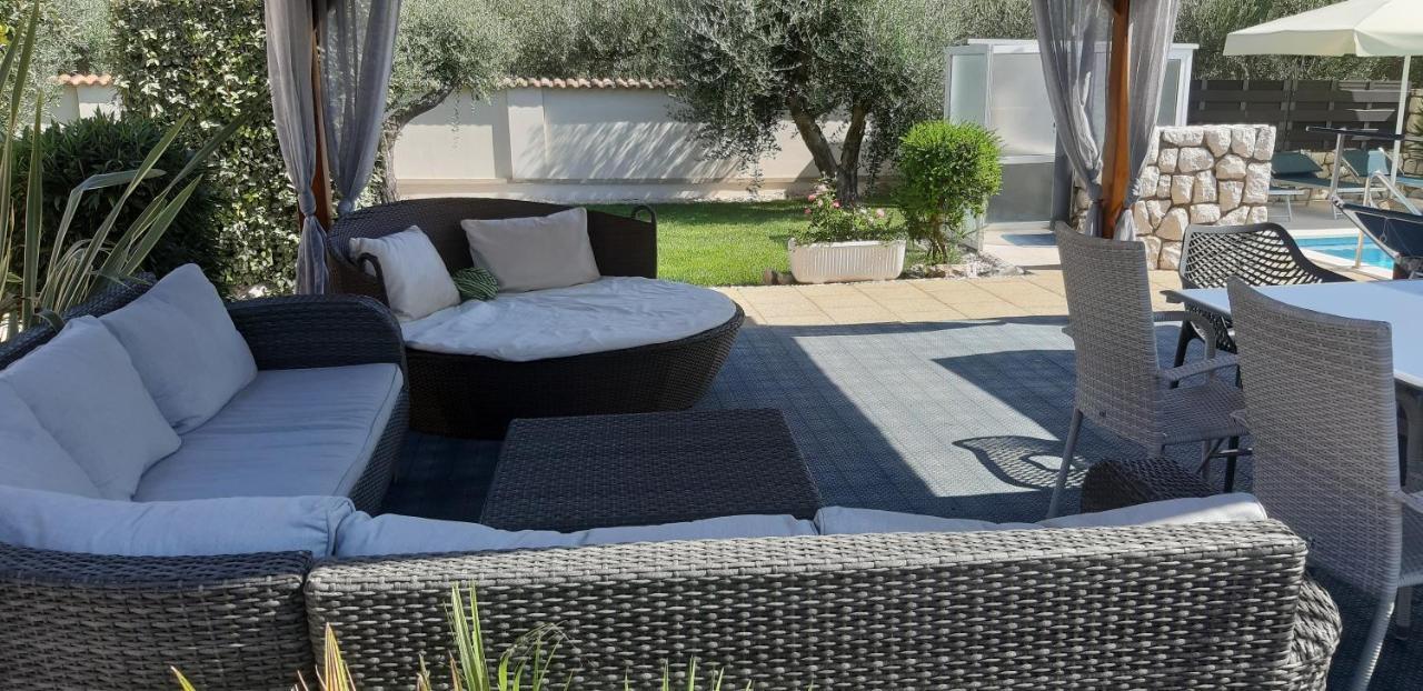 Villa Dalmatina Zadar Mit Pool מראה חיצוני תמונה