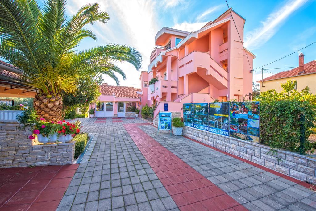 Villa Dalmatina Zadar Mit Pool מראה חיצוני תמונה