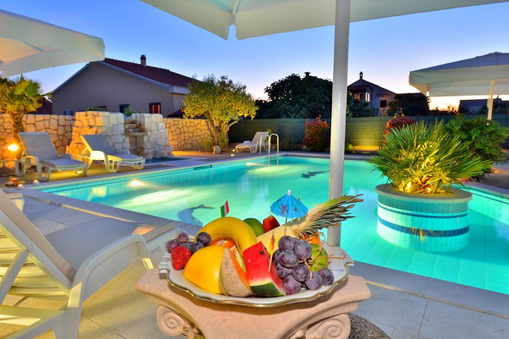 Villa Dalmatina Zadar Mit Pool מראה חיצוני תמונה
