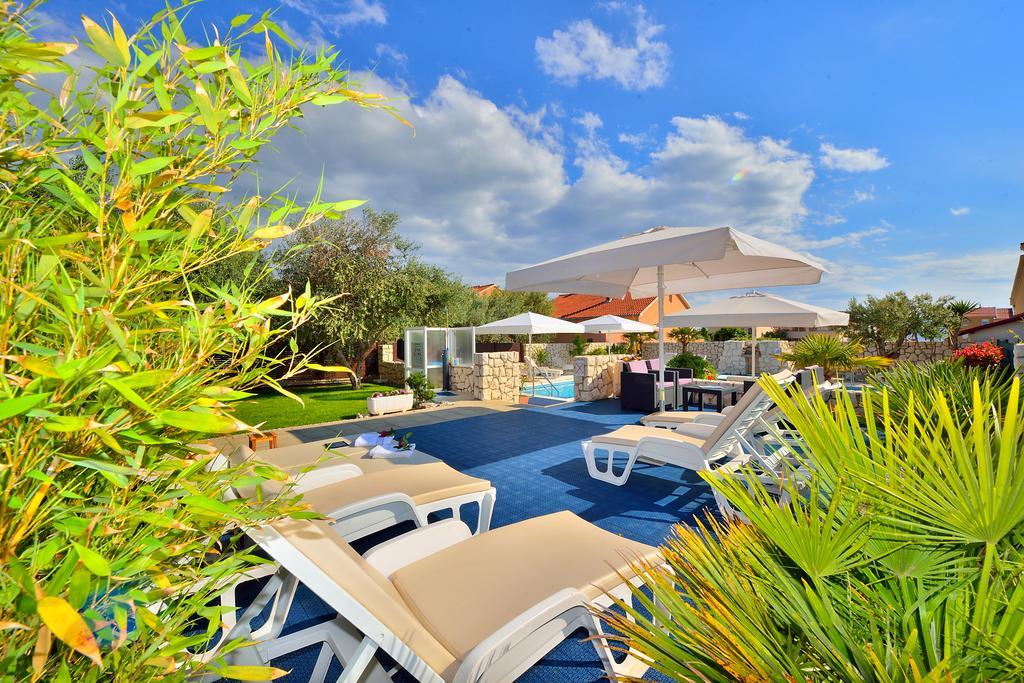 Villa Dalmatina Zadar Mit Pool מראה חיצוני תמונה
