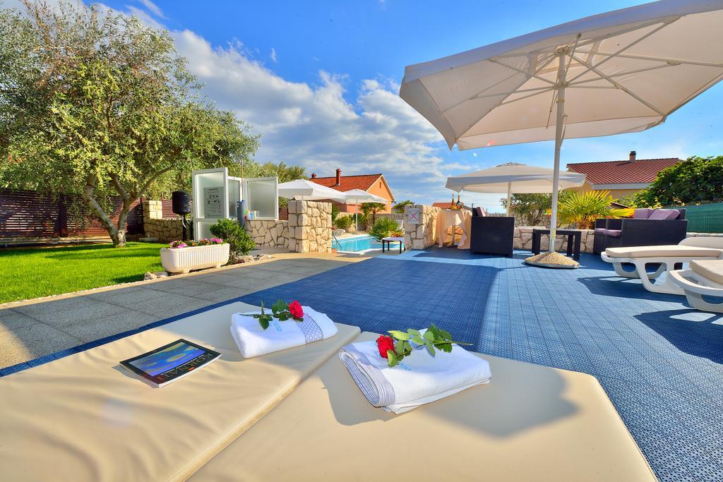 Villa Dalmatina Zadar Mit Pool מראה חיצוני תמונה