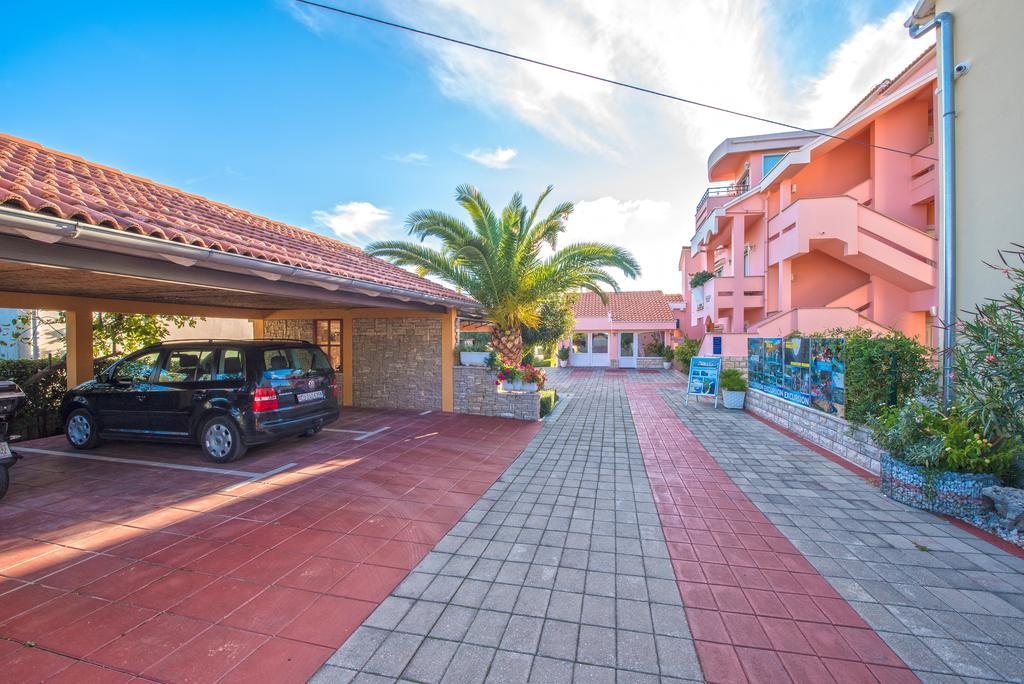 Villa Dalmatina Zadar Mit Pool מראה חיצוני תמונה