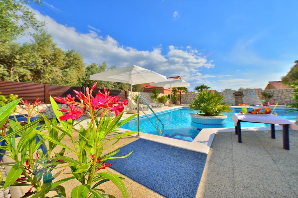 Villa Dalmatina Zadar Mit Pool מראה חיצוני תמונה