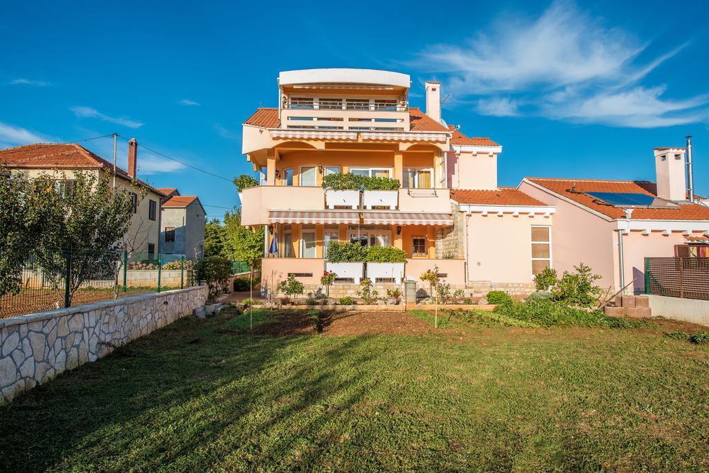 Villa Dalmatina Zadar Mit Pool מראה חיצוני תמונה