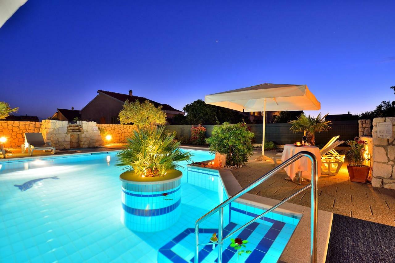 Villa Dalmatina Zadar Mit Pool מראה חיצוני תמונה